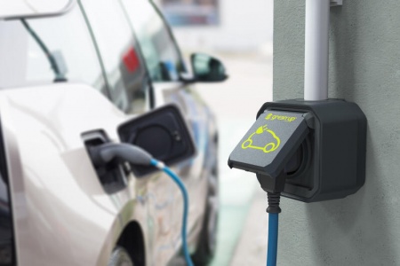 Prise pour recharge véhicule électrique Plexo composable anthracite